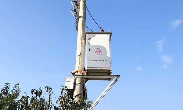 浙江能容電力設(shè)備有限公司順利通過(guò)了ISO9001質(zhì)量管理體系、ISO14001環(huán)境管理體系、OHSAS18001職業(yè)健康安全管理體系三項(xiàng)認(rèn)證